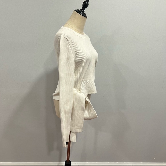 Michael Michael Kors White Long Sleeve Side Knot Cropped Sweater Top - Reemoly - Picture 6 of 11